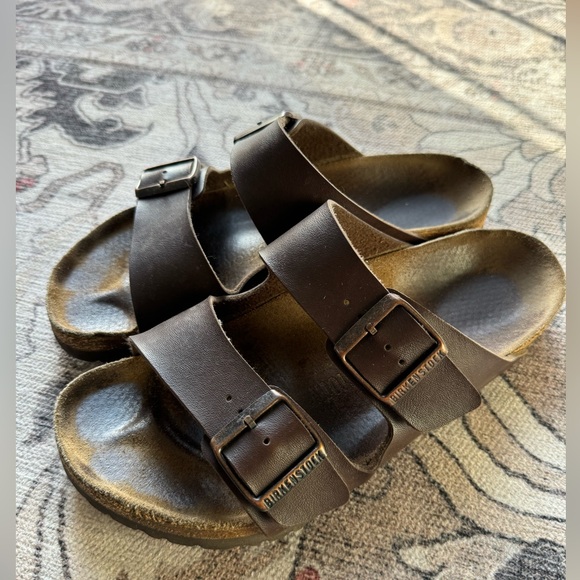 Birkenstock Shoes - BIRKENSTOCK - Arizona Brown Leather Strap Sandals - Size 39